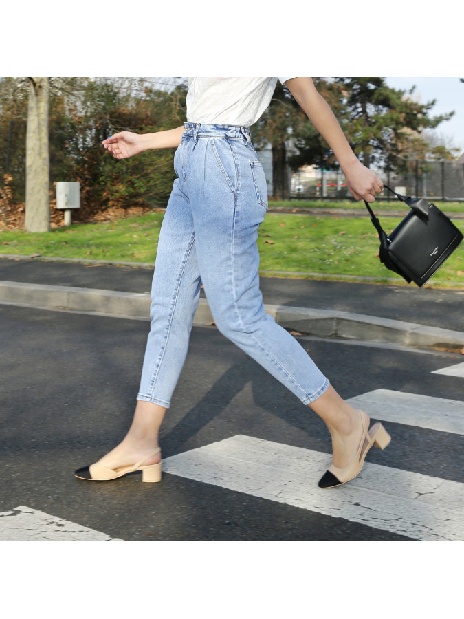 Escarpins bi-matières slingback beiges à bout noir et talon ouvert