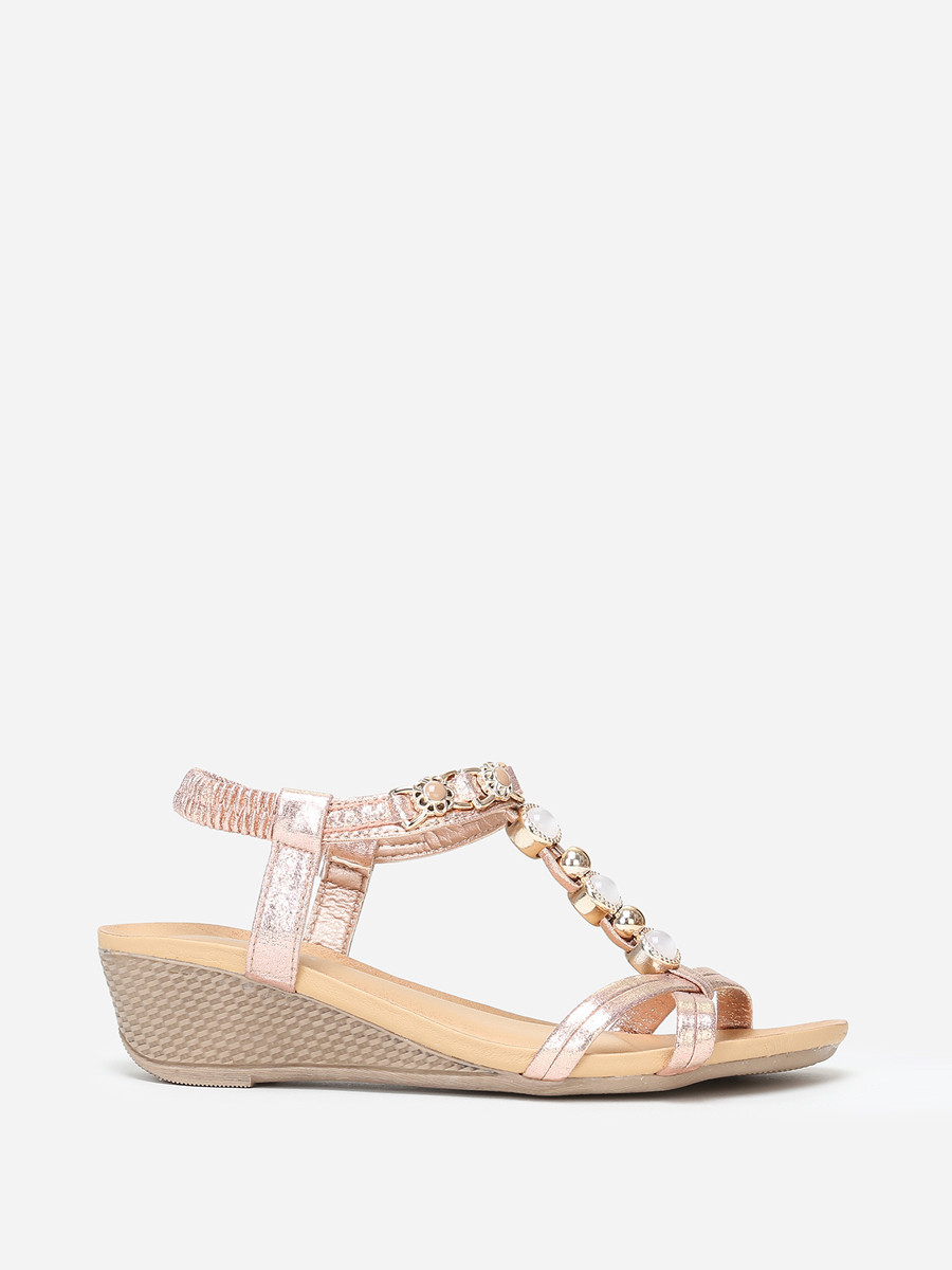 Sandales compensées rose doré à perles dorées