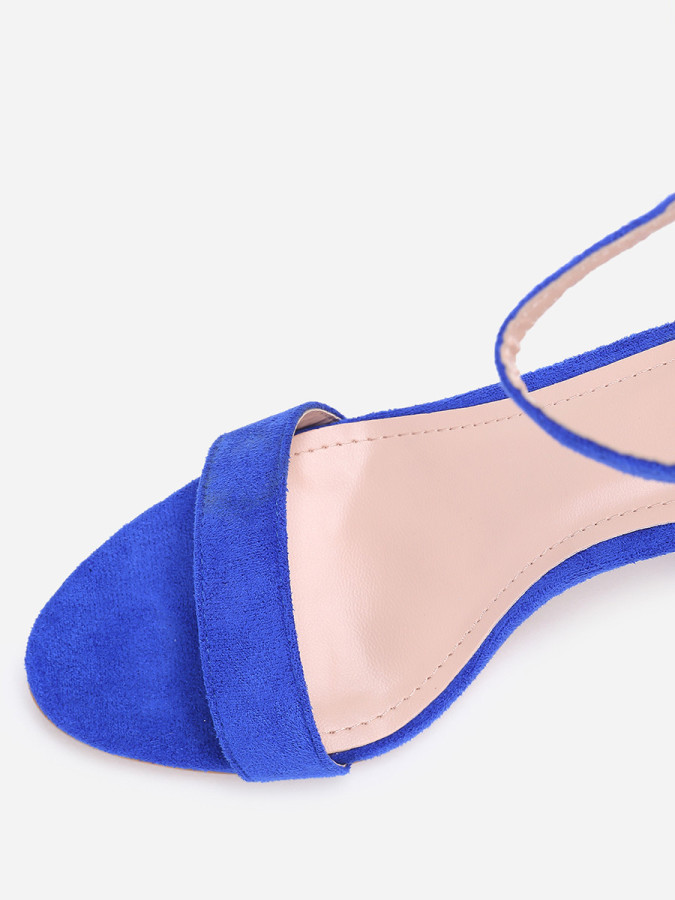 Sandales bleues à brides et talon carré