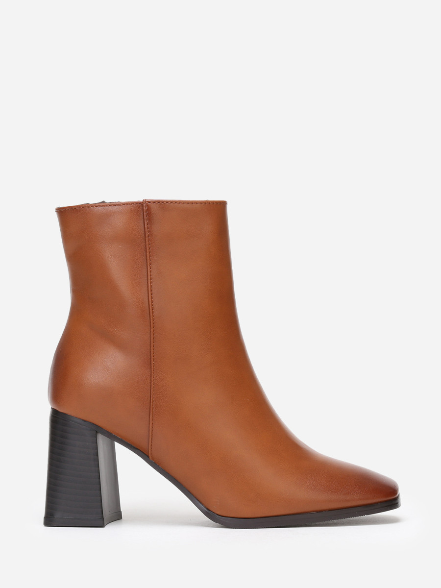 Bottines marron à bout carré et large talon Bottines marron à bout carré et large talon