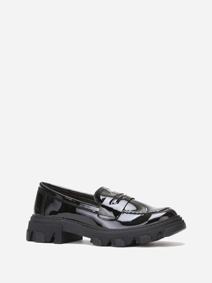 mocassins crantés en simili verni