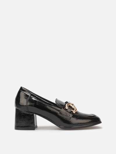 Mocassins à talon et mors dorés