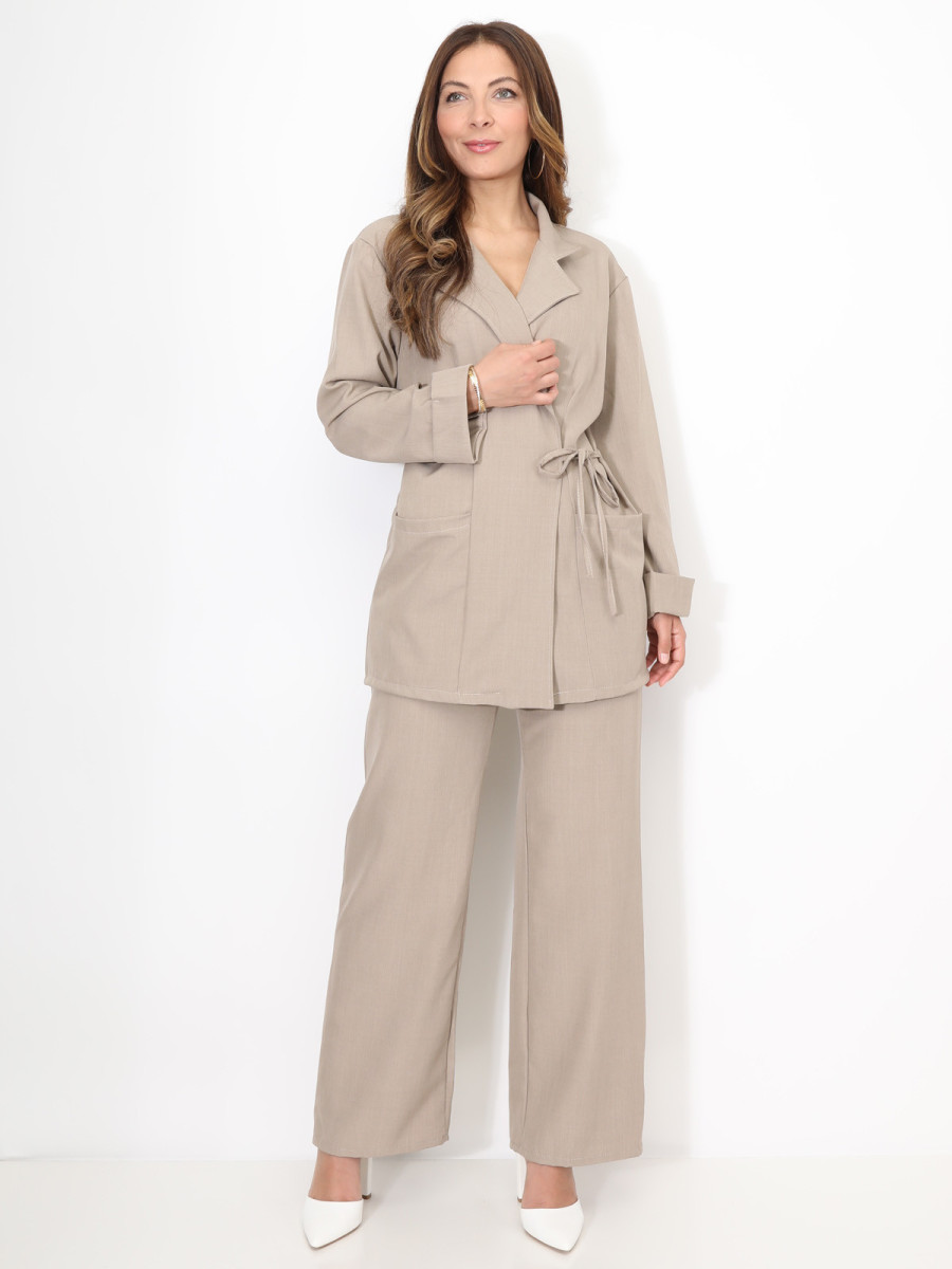 Ensemble tailleur croisé à nouer Ensemble tailleur croisé à nouer