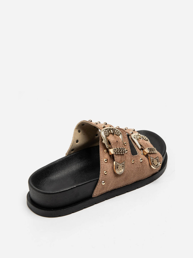 Mules en suédine à boucles et clous dorés