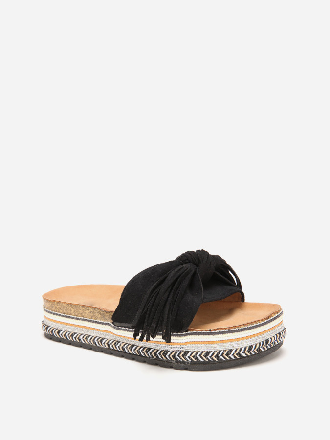 Mules noires à motif ethnique avec noeud et pompon