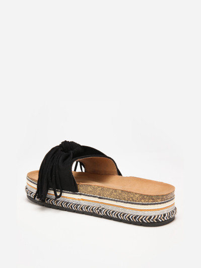 Mules noires à motif ethnique avec noeud et pompon