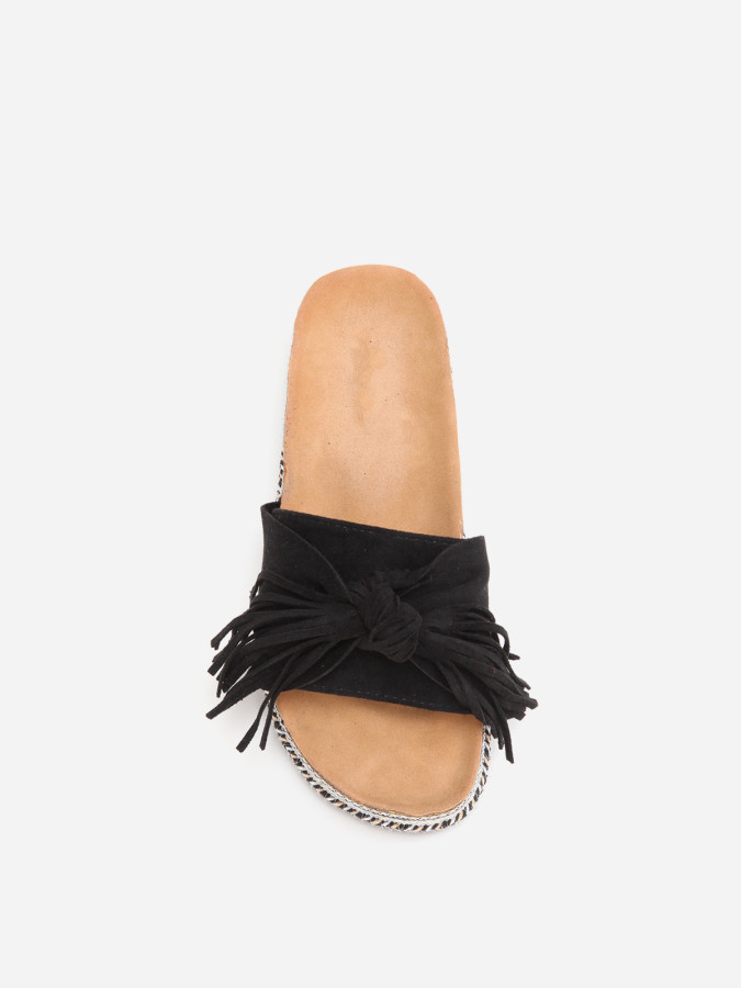 Mules noires à motif ethnique avec noeud et pompon