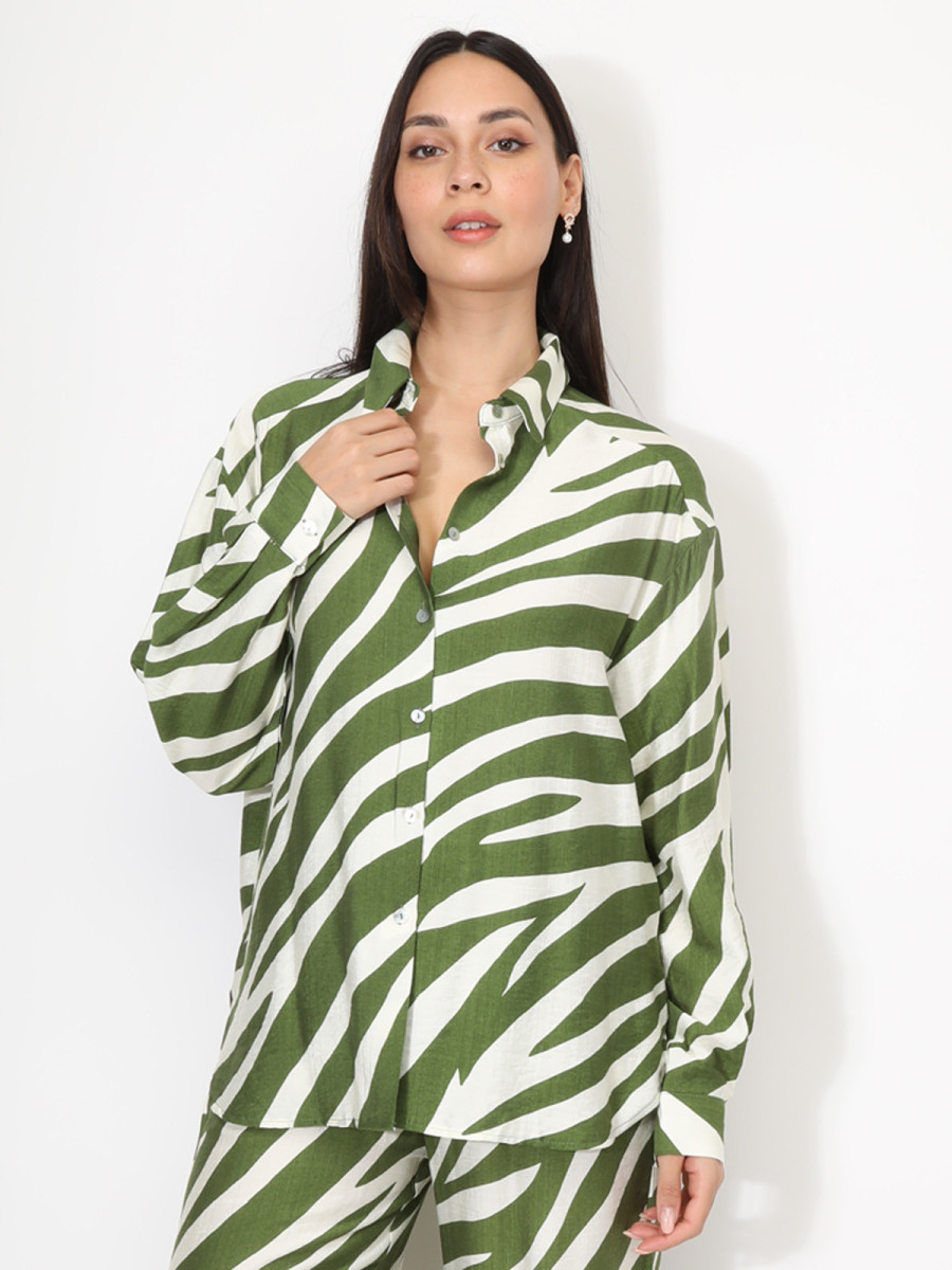 Chemise texturée et fluide à motifs Chemise texturée et fluide à motifs