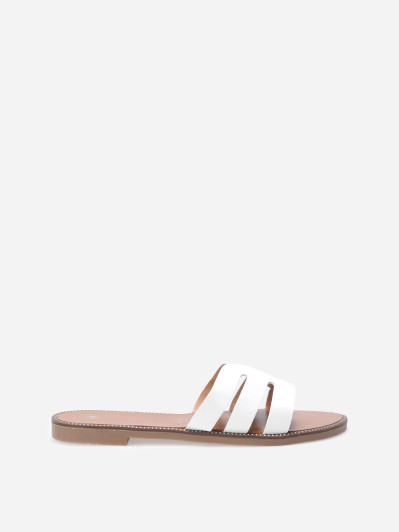 Mules plates à bride ajourée et clous