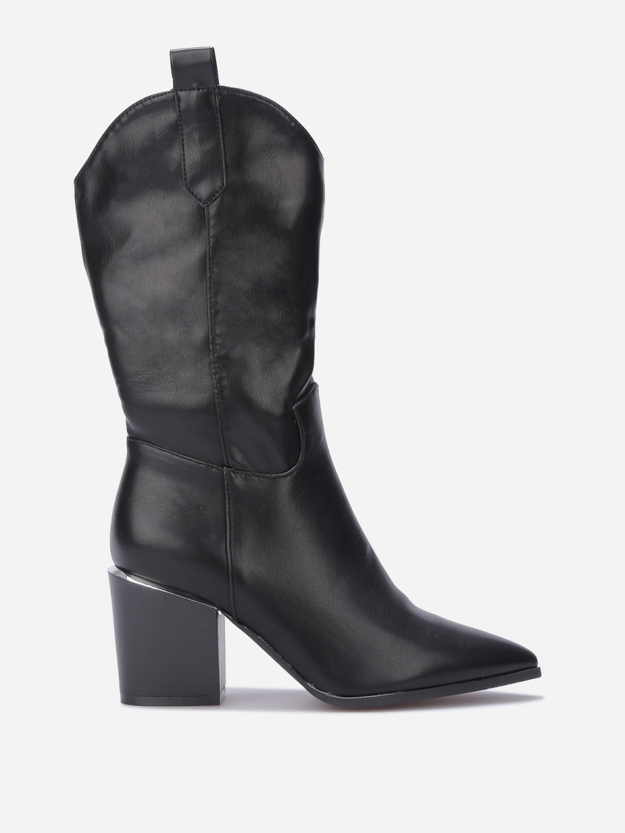Bottes pointues à détail métallique Bottes pointues à détail métallique