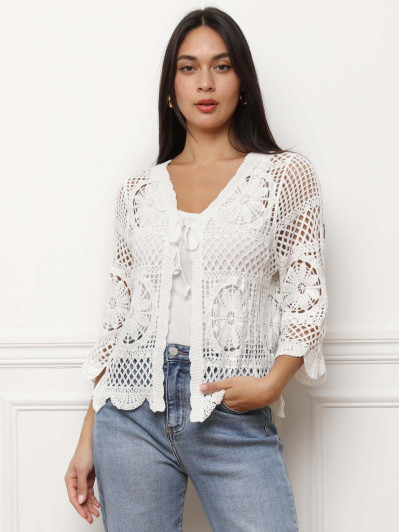 Gilet en crochet festonné blanc