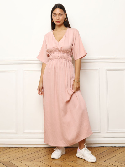 Robe longue et évasée à fines lanières rose