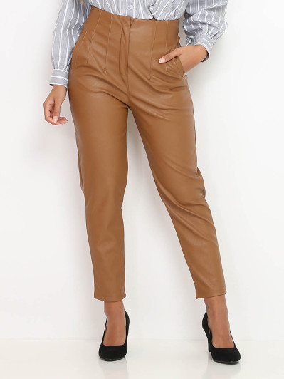 Pantalon droit à pinces camel en simili