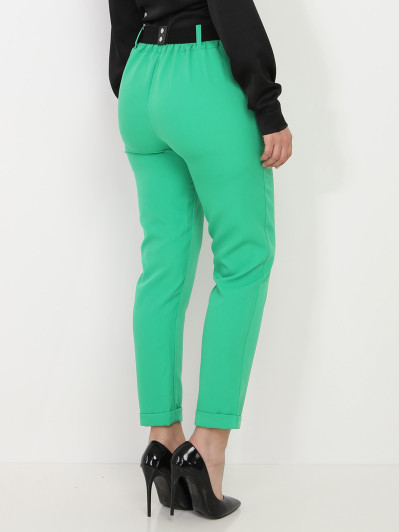 Pantalon droit vert avec ceinture à maillons dorés