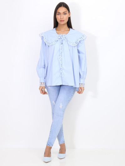 Chemisier bleu à col claudine brodé