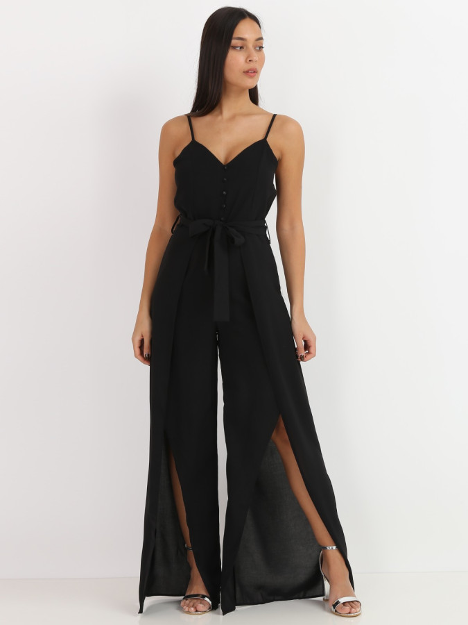 Combinaison fluide noire fendue avec ceinture