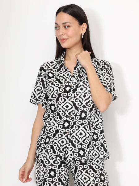 Fluid blouse with abstract pattern image number 0