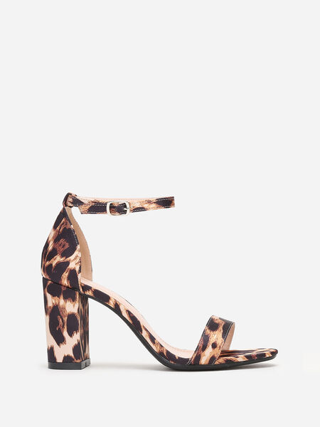Sandali leopardati con punta quadrata