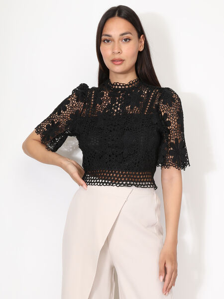 Crop top in crochet with floral motif image number 0
