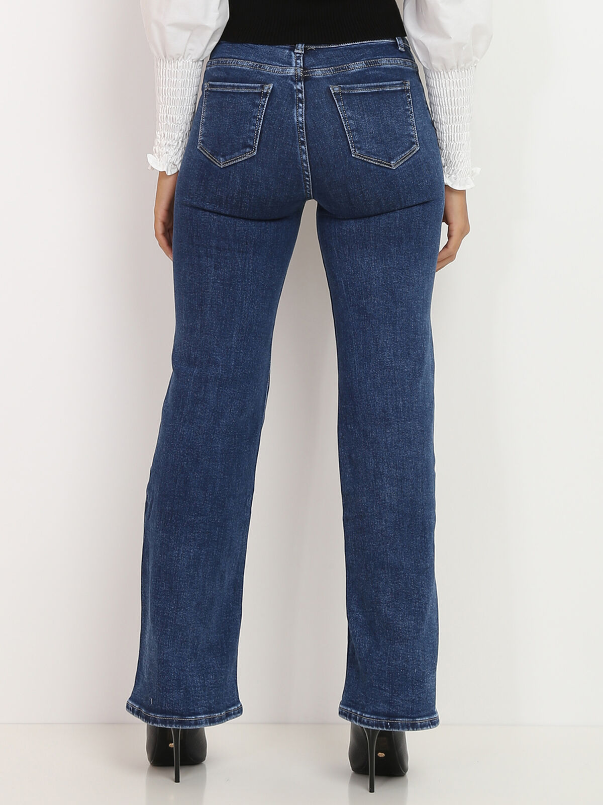 Jeans coupe flare image number null