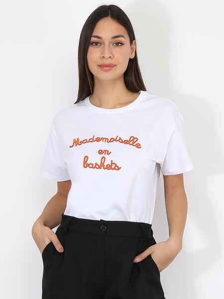 T-shirt ricamata "Mademoiselle en baskets"